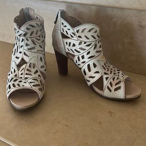 L'Artiste Amora sandal bootie